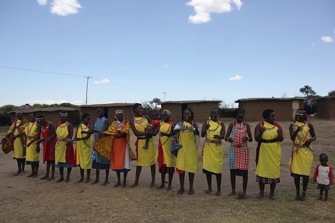 1-Day Maasai Mara Safari - Returning to Nairobi through a curio shop