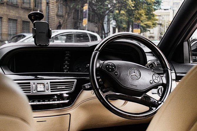 Airport VIP Transfers - Nairobi Hotels - Landing at Jomo Kenyatta International Airport