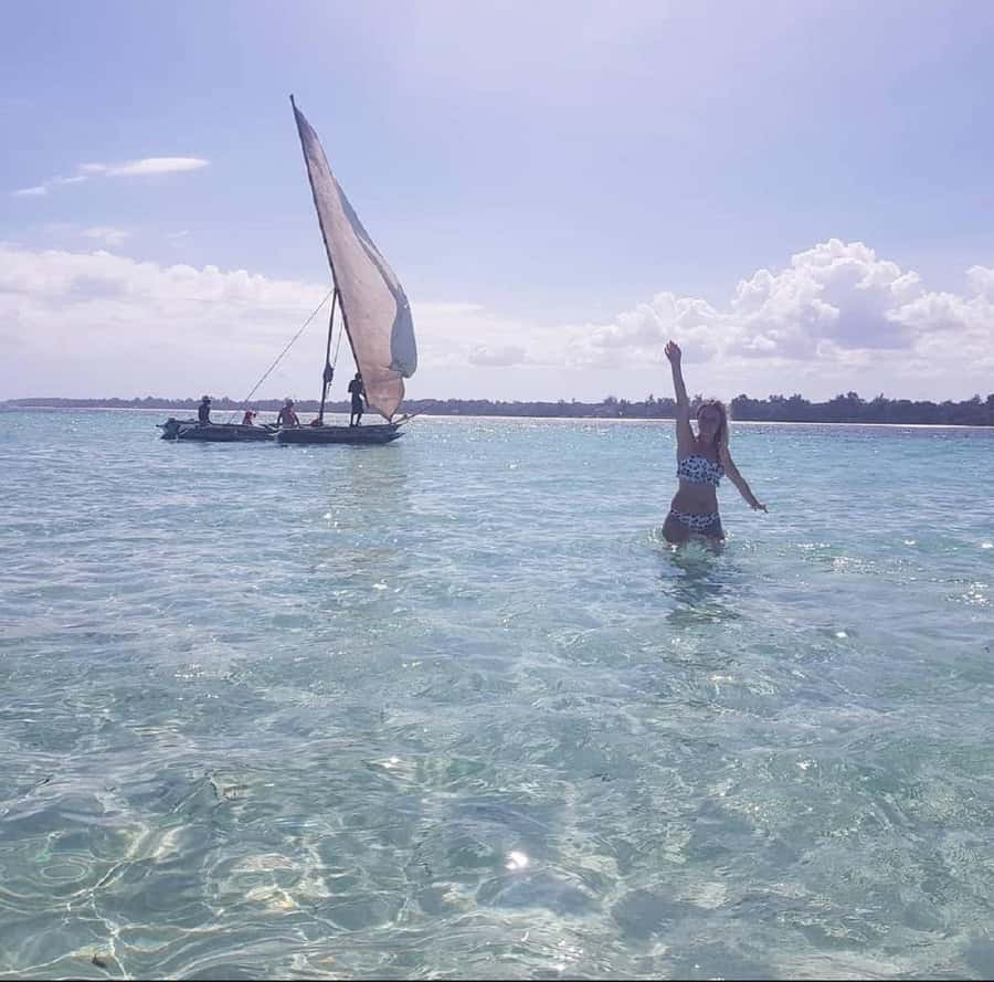 Diani Beach: Glass Boat Cruise to Robinson Island - Looking through the boat’s clear floor