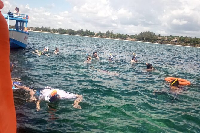 Diani Beach: Glass-bottom Boat Ride with Underwater Show - Starting at Diani Beach with a local tuk-tuk pickup