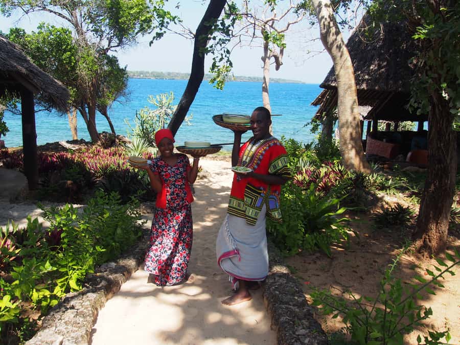 Diani Beach: Kisite Marine Park Dhow & Snorkeling with Lunch - Boarding the Arabian dhow at Shimoni