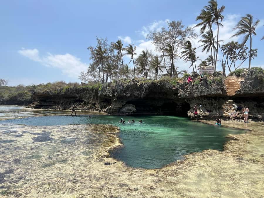 Diani: Full day Guided tour in Tiwi beach & Diani - Reef walking from Tiwi Beach to the African Pool