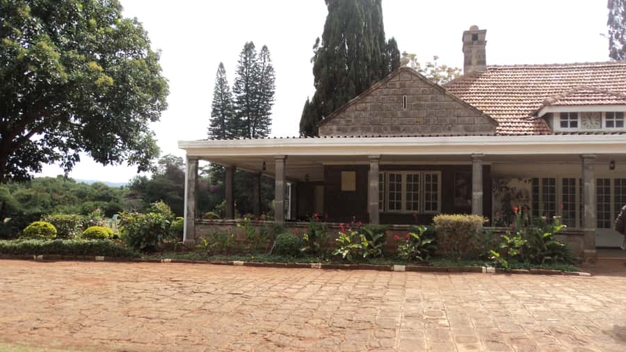 Giraffe Center and Karen Blixen Museum Tour from Nairobi - Giraffe Center: the close-up wildlife encounter