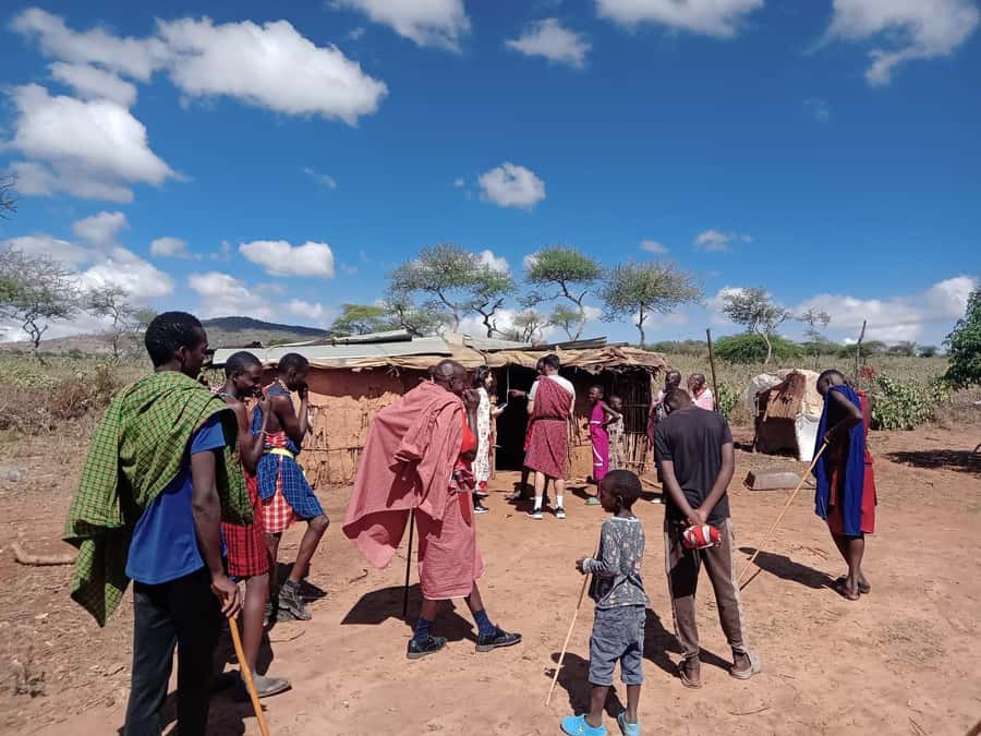 Kenya: Maasai Village Visit with Traditional Dance Show - What this Maasai visit is really like
