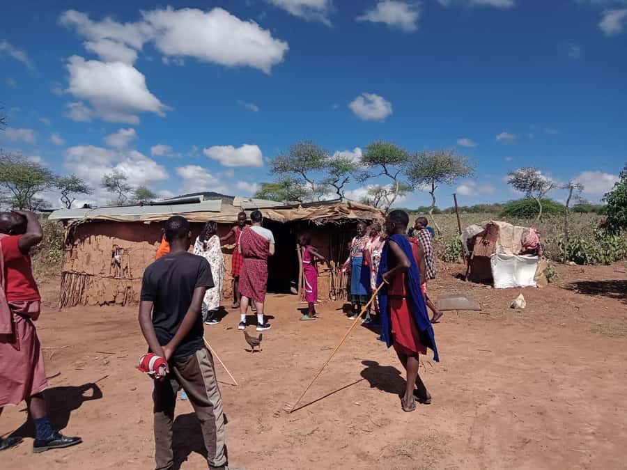 Kenya: Maasai Village Visit with Traditional Dance Show - Arriving at the village and meeting the hosts