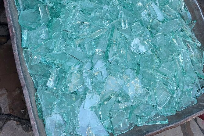 Kitengela Anselm Hot Glass tour - Seeing the glasswork and choosing a souvenir