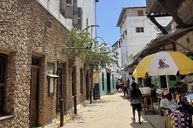 Lamu Old Town Walking Tour - Lamu Fort and the town’s changing rulers