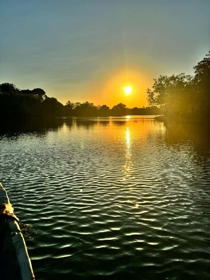 mangrove tour - A short stop at Kongo Mosque