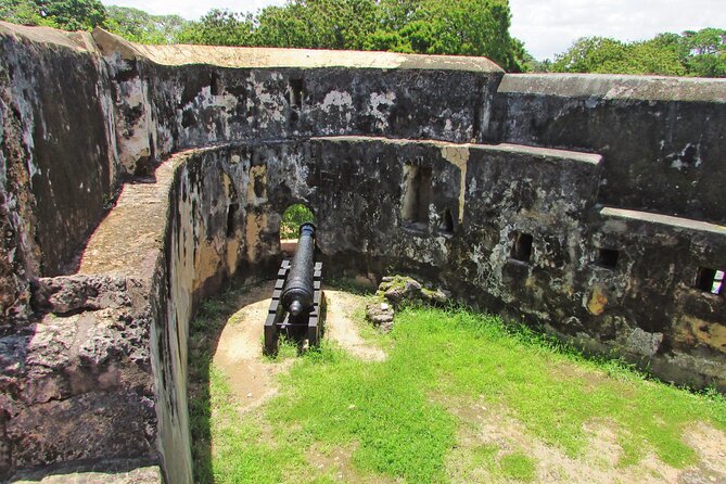Mombasa City Tour - Fort Jesus, Old Town, Spice Town & Craft - Photographing the Mombasa tusks on Moi Avenue
