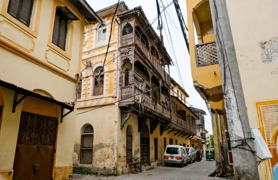 Mombasa: Historical Guided city tour. Old town, Fort Jesus - Starting at the Elephant Tusks at 10:45 a.m.