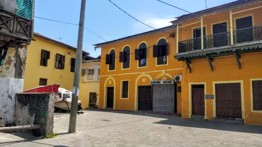 Mombasa: Private City Tour with Fort Jesus & Haller Park - Walking through Kibokoni and the old market