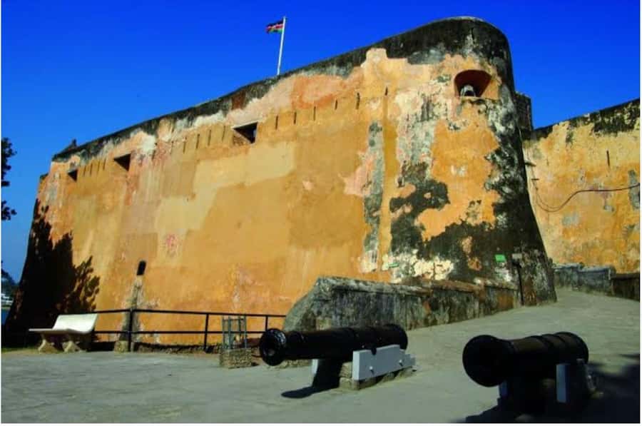 Mombasa: Tusks, Fort Jesus, Old Town, Beach and City Tour - Old Town and the Mandhry Mosque