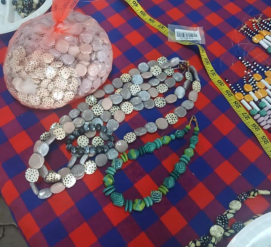 Nairobi: Beads Factory Tour with Pickup & Coffee - Browsing the factory shop