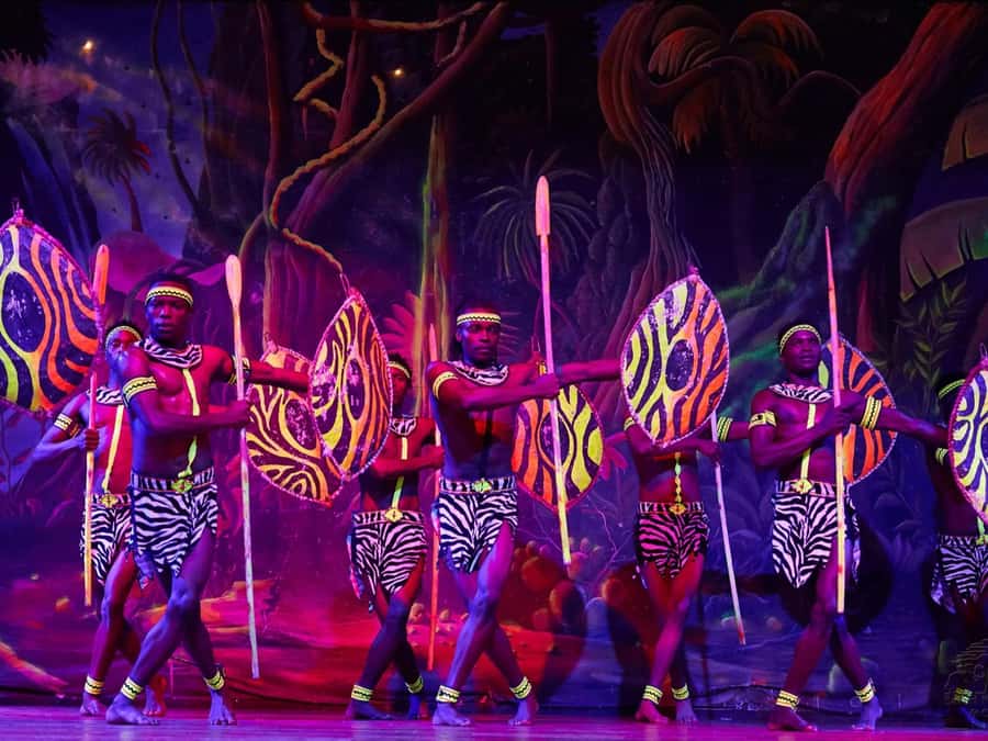 Nairobi: Cabaret Show with Dinner at Safari Park Hotel - Key things to know before booking