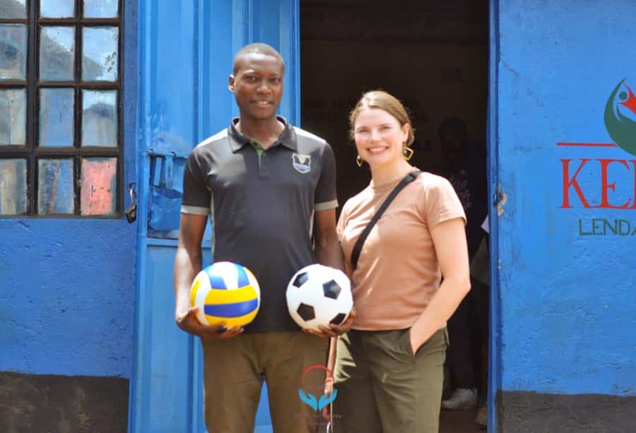 Nairobi: Chocolate City Kibera Slum Walking Tour - Beadwork, local enterprise, and shopping