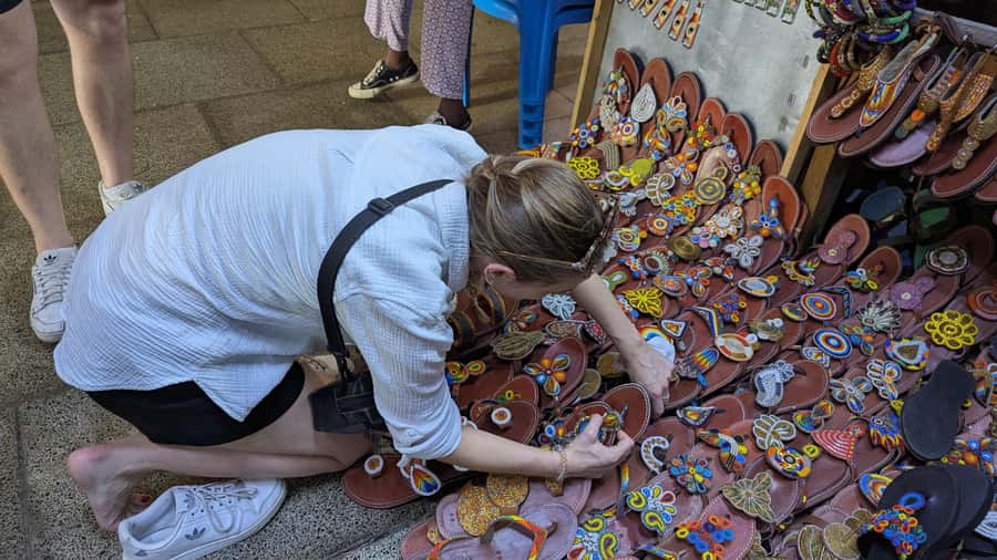 Nairobi City: Walking tour with Lifestyle and History. - Masai Market and buying Kenyan handicrafts