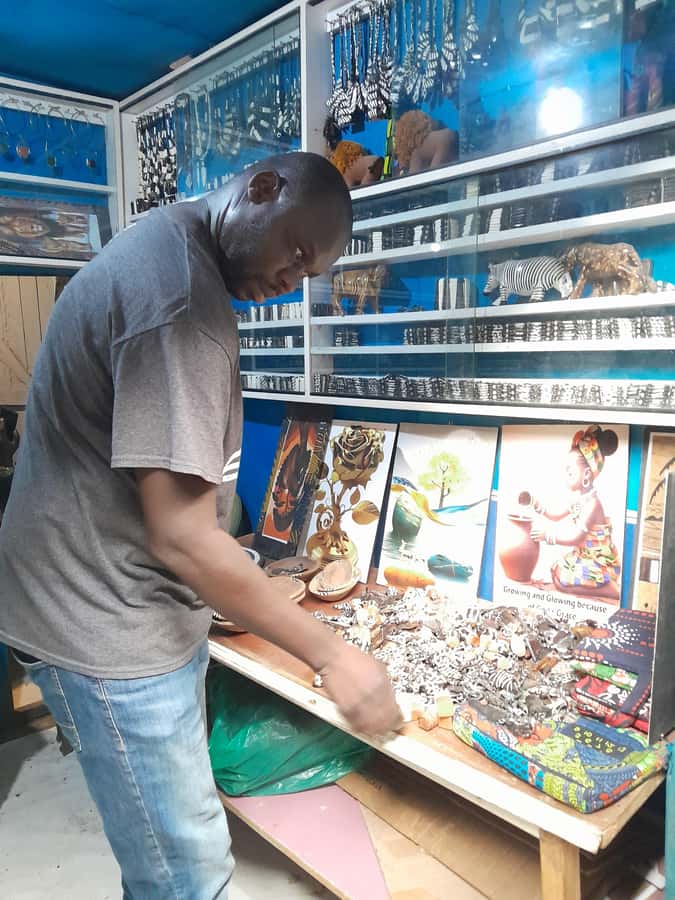 Nairobi: Explore Maasai Market for Unique Souvenirs - A short look at central Nairobi