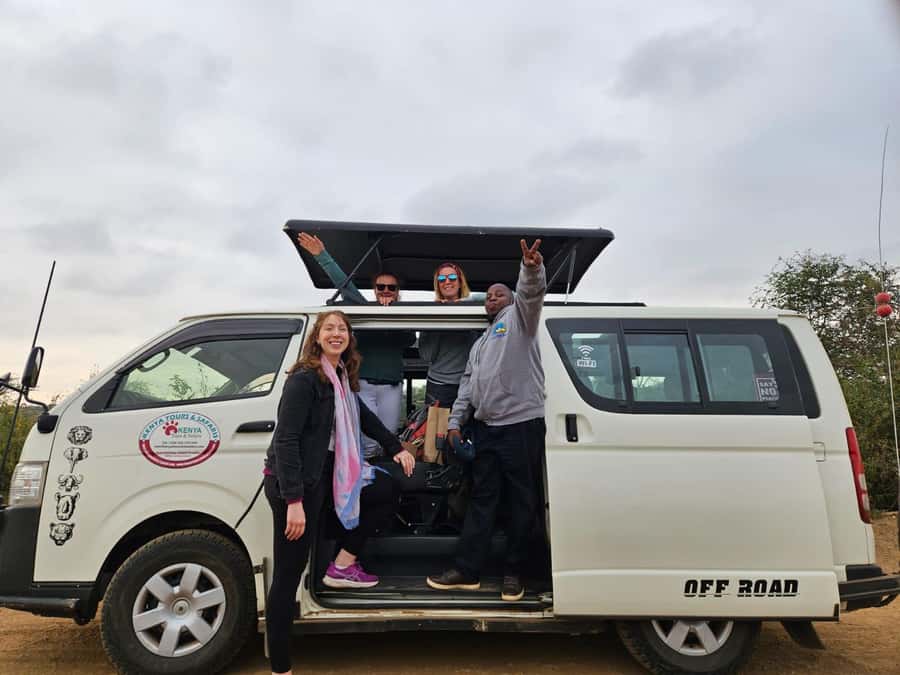 Nairobi: Giraffe Center, Elephant Orphanage, and Beads Tour - Starting with giraffes at the Giraffe Centre