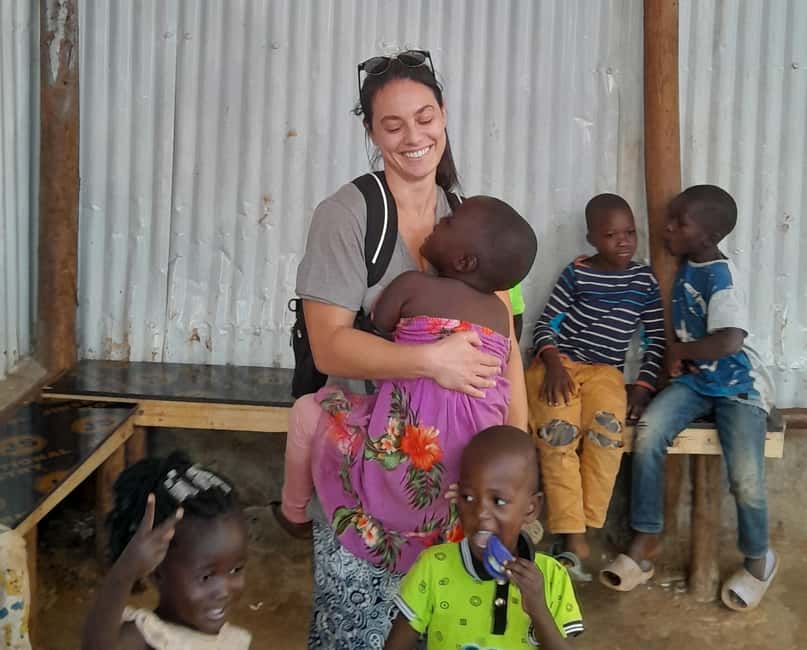 Nairobi: Volunteer at KCOOP Children’s Centre in Kibera Slum - Helping with food during the feeding program