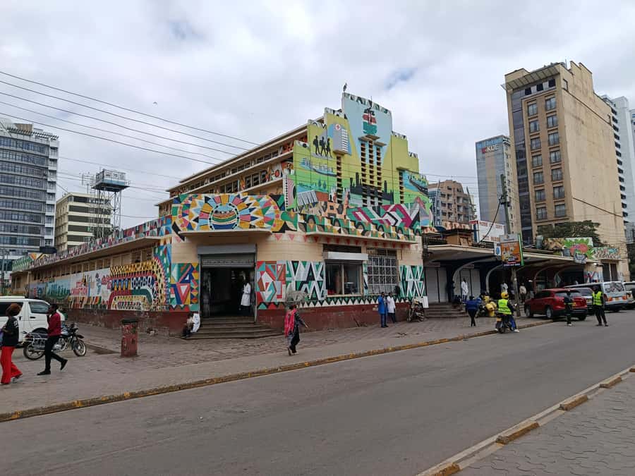 Nairobi Walking Tour, GiraffeCentre & Souvenir Shopping Tour - Utamaduni Craft Centre and the moving Maasai Market
