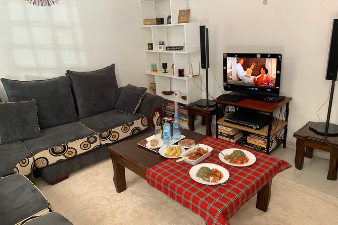 Private Kenyan Cooking Class in Nairobi with a Local - Entering a Nairobi home for a different kind of food tour