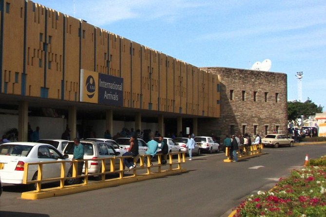 Safe and Private Airport transfer in Nairobi - Meeting your driver after passport control