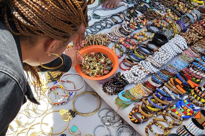 Souvenir Crafts, Fabric Shopping & Hair Braiding & City Tour - Finding Kenyan crafts without wasting your shopping time