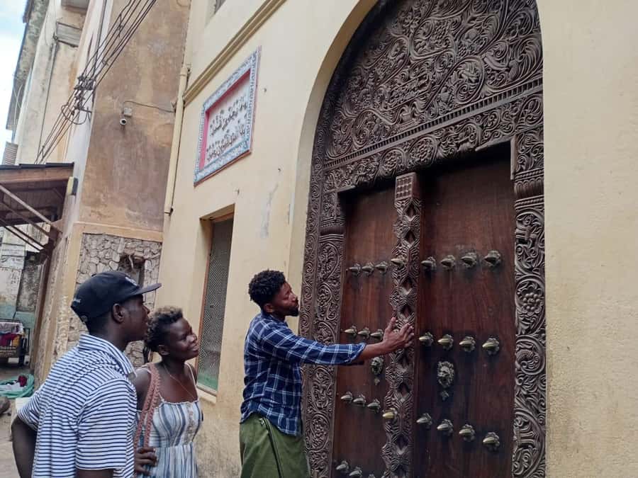 Swahili Carved Doors Tour by Woman Woodcarver: Lamu Island - Reading the doors in Lamu Old Town
