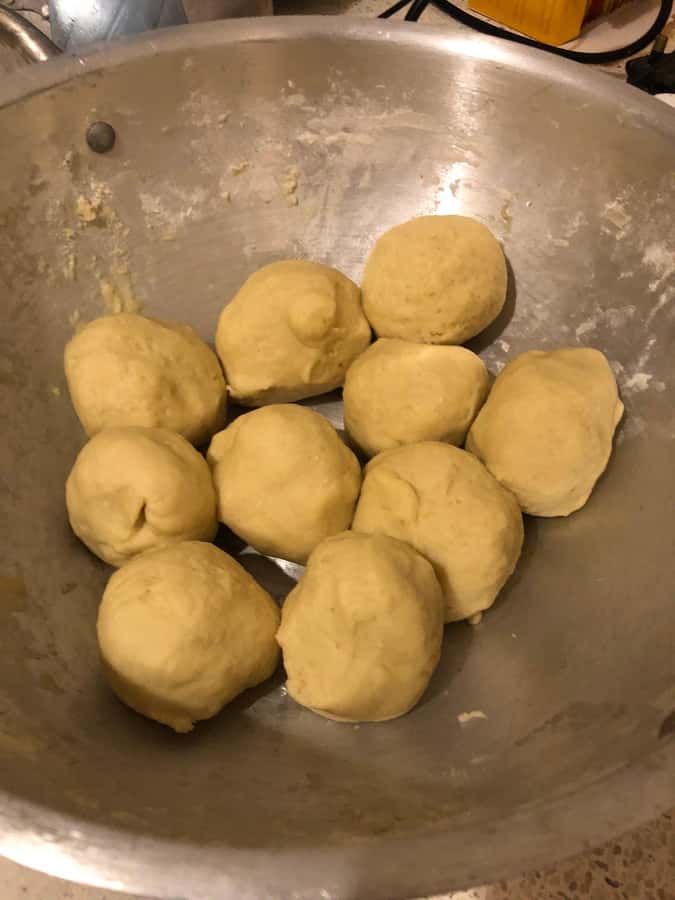 Watamu: Learn Kenyan Cusine with Jonathan - Rolling Chapati and Preparing Samosas