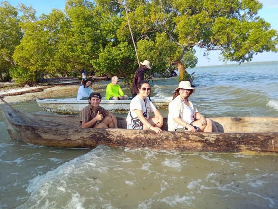 Watamu: Sunset Mangrove Canoe Tour with Coconut Drink - Waiting for the sunset behind Green Island